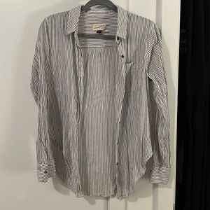 Universal Thread Goods Co. Pinstriped Button Up Collared Shirt — Size S